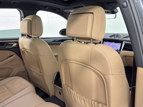 Used 2021 Porsche Macan image 34