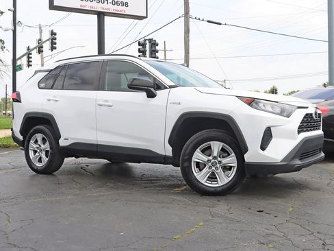 Used 2021 Toyota RAV4 LE AWD/4WD image 2