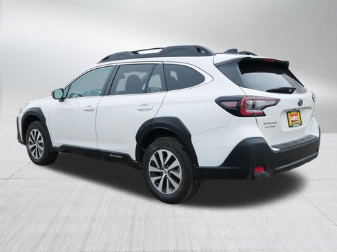 Used 2025 Subaru Outback Premium image 5
