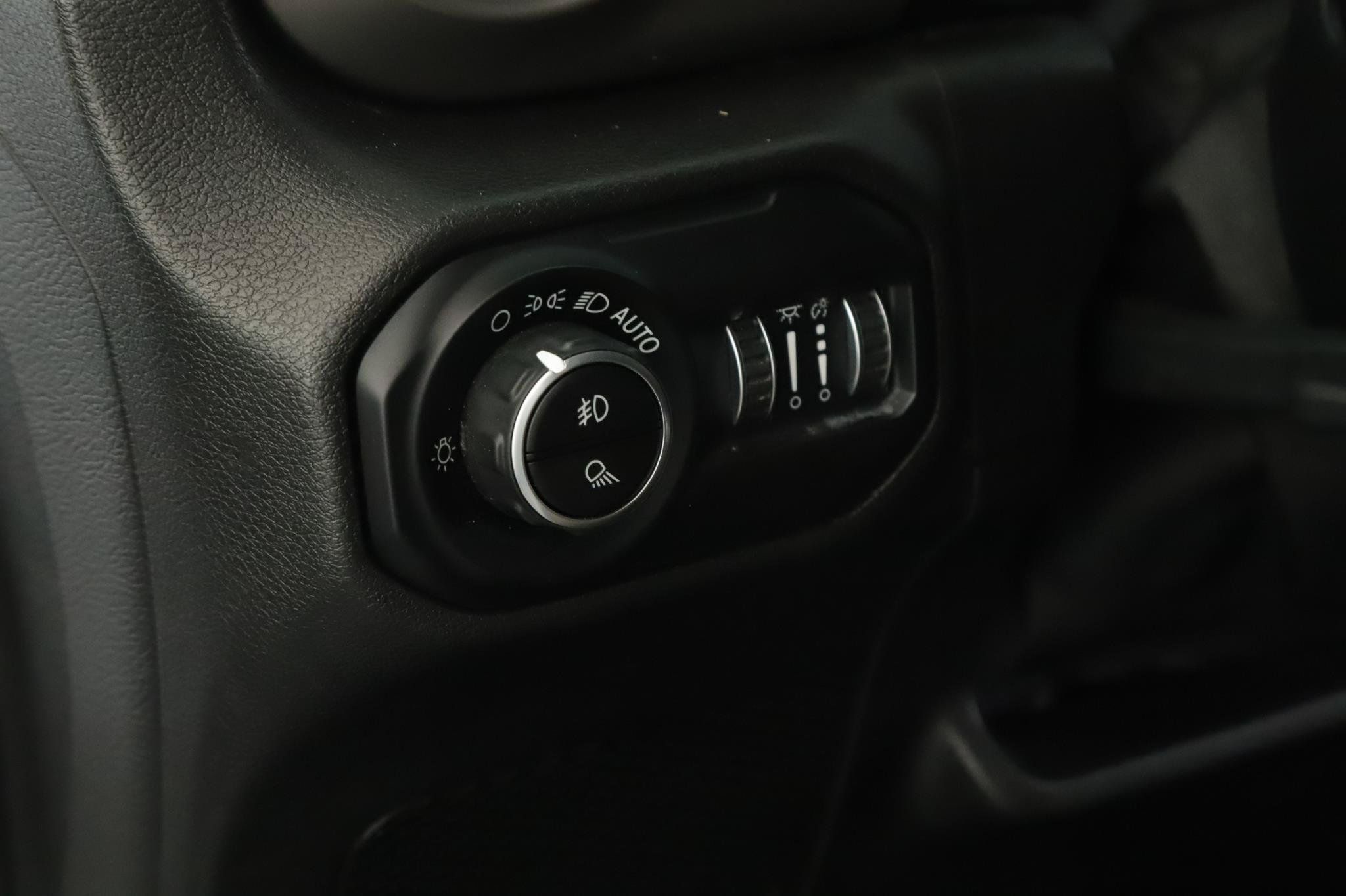 Used 2020 Jeep Gladiator Rubicon w/ Dual Top Group AWD/4WD image 8