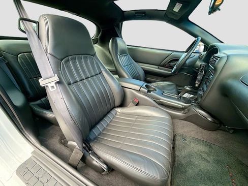 Used 2000 Chevrolet Camaro Coupe w/ Sport Appearance Pkg image 23