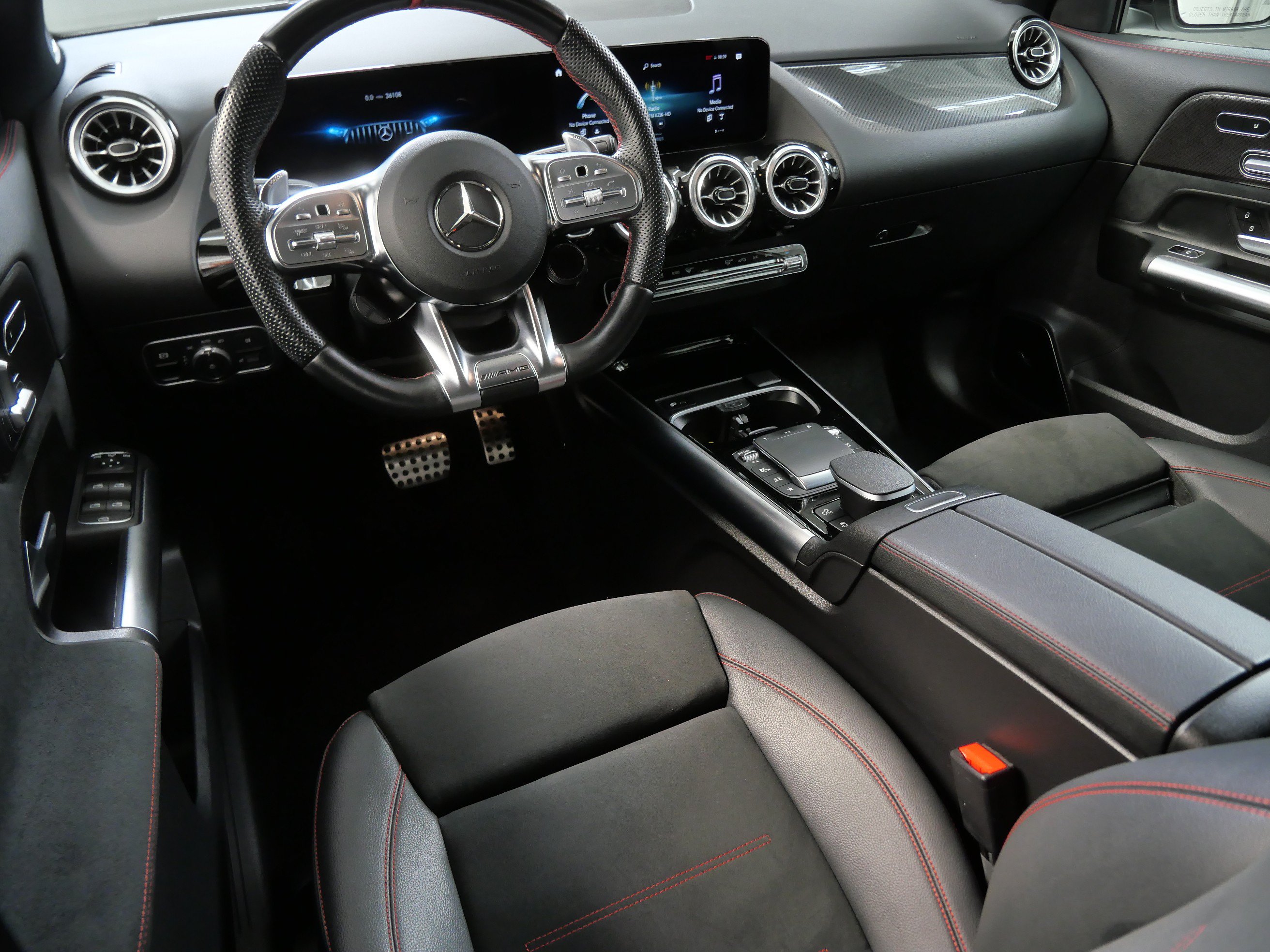 Used 2023 Mercedes-Benz GLA 35 AMG 4MATIC image 2