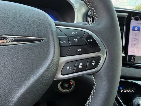 Used 2026 Chrysler Pacifica Select FWD image 26