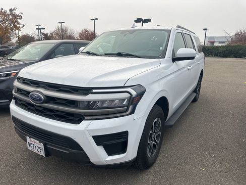 Used 2024 Ford Expedition Max XLT image 3