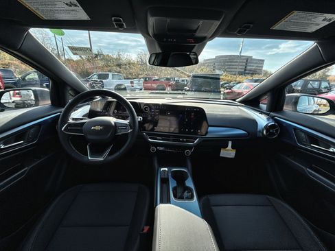 New 2026 Chevrolet Equinox EV LT image 23