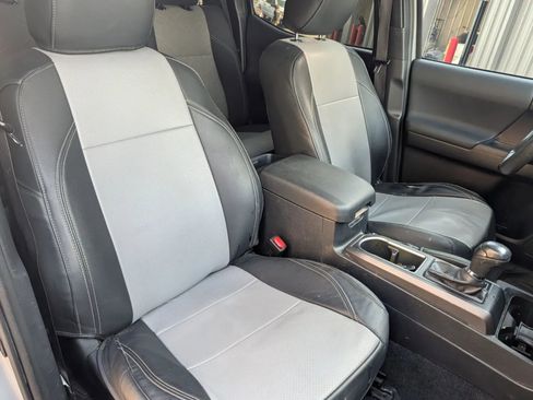 Used 2020 Toyota Tacoma TRD Sport w/ Technology Package image 12