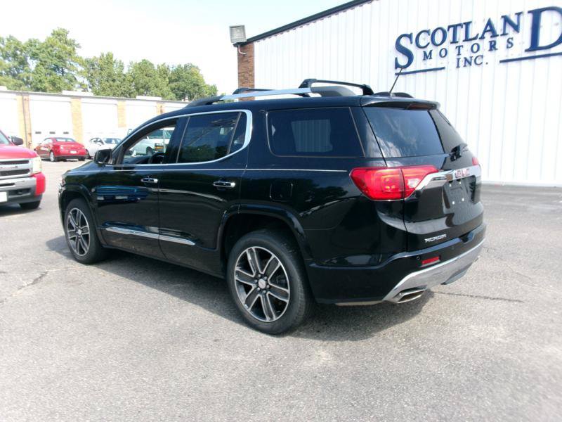 Used 2017 GMC Acadia Denali w/ Technology Package FWD image 18