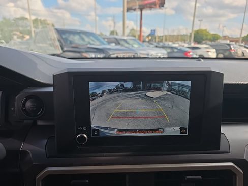Certified 2025 Toyota Tacoma SR5 AWD/4WD image 21
