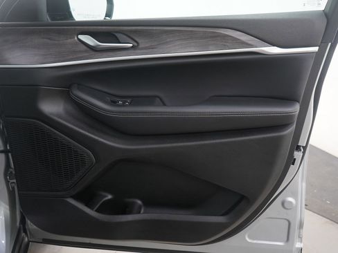 Used 2023 Jeep Grand Cherokee L Limited w/ Luxury Tech Group II image 13