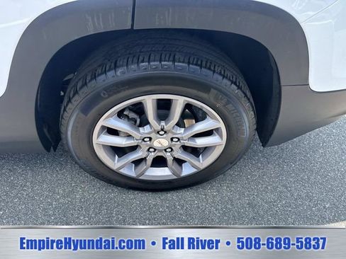Used 2024 GMC Terrain SLT AWD/4WD image 15