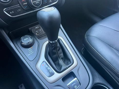 Used 2016 Jeep Cherokee Limited AWD/4WD image 24