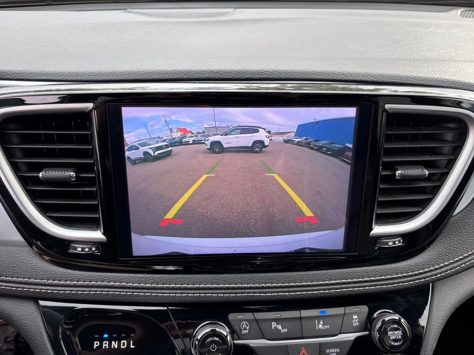 Used 2025 Chrysler Pacifica Limited FWD image 26