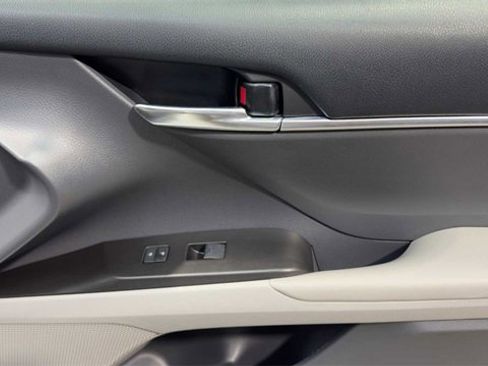 Used 2021 Toyota Camry SE w/ Convenience Package image 14