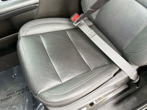 Used 2022 Chevrolet Suburban LT image 20