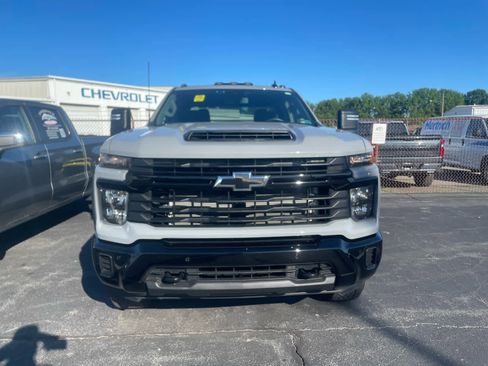 Used 2025 Chevrolet Silverado 2500 Custom w/ Custom Value Package AWD/4WD image 2