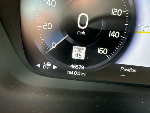 Used 2020 Volvo XC40 T5 Momentum w/ Protection Package Premier image 35