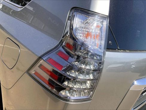 Used 2021 Lexus GX 460 Premium w/ Premium Package image 32