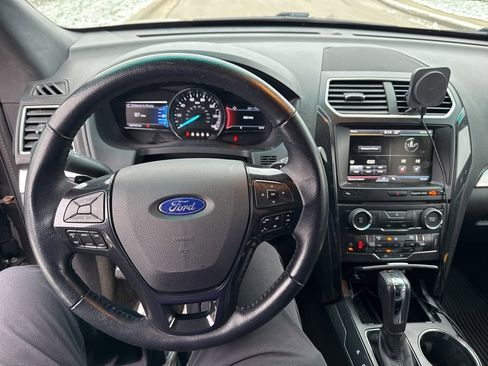 Used 2016 Ford Explorer XLT w/ Equipment Group 202A image 10