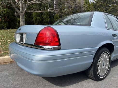 Used 2004 Ford Crown Victoria image 40