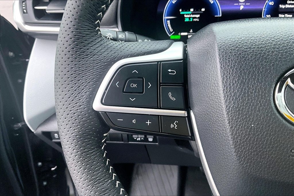 Used 2025 Toyota Sienna XSE AWD/4WD image 18