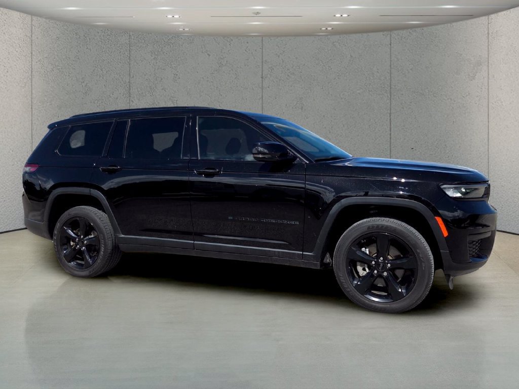 Used 2024 Jeep Grand Cherokee L Altitude AWD/4WD image 3