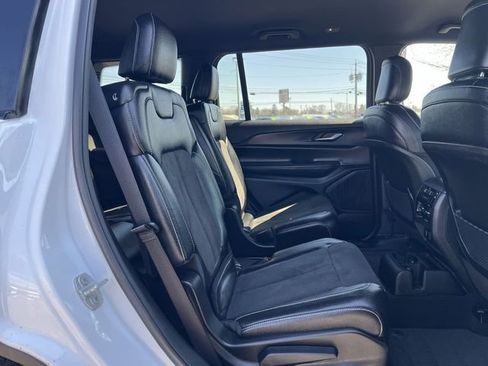 Used 2023 Jeep Grand Cherokee L Laredo AWD/4WD image 18