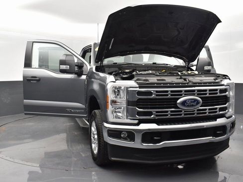 Used 2024 Ford F250 XLT image 31