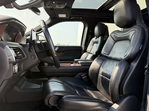 Used 2020 Lincoln Navigator Reserve w/ Luxury Package image 10