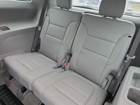 Used 2021 GMC Acadia SLT w/ Technology Package FWD image 16