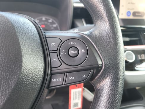 Used 2025 Toyota Corolla LE FWD image 28