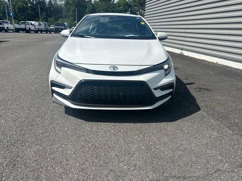 Used 2025 Toyota Corolla SE FWD image 2