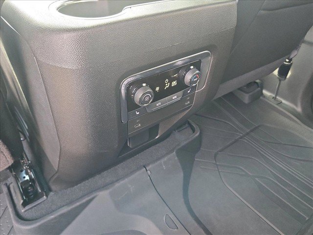 Used 2026 Chevrolet Suburban LT w/ Comfort Package RWD image 17