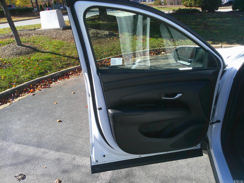 Used 2025 Hyundai Santa Cruz SE image 17