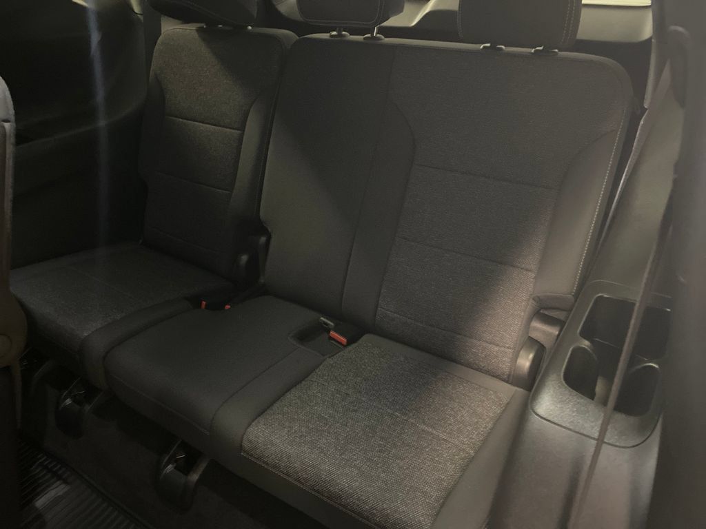 Used 2025 Chevrolet Traverse LT w/ LPO, Floor Liner Package FWD image 20