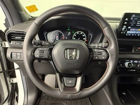 Used 2025 Honda Pilot TrailSport image 14