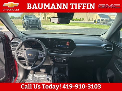 Used 2025 Chevrolet TrailBlazer LT FWD image 15