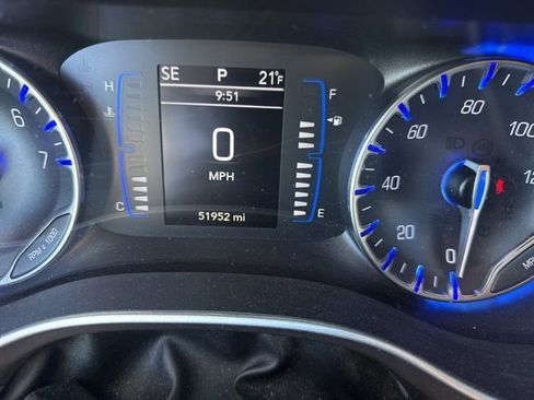 Used 2019 Chrysler Pacifica Touring-L image 12