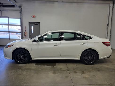 Used 2016 Toyota Avalon Touring image 7