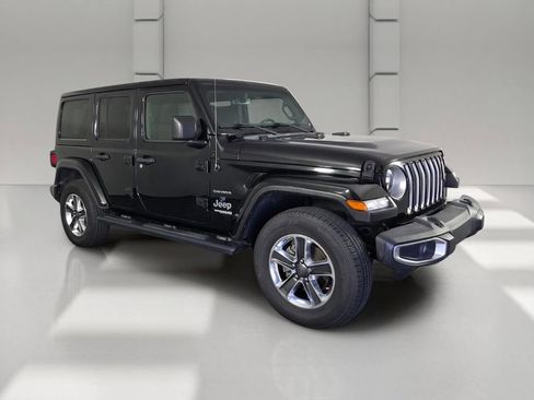 Used 2019 Jeep Wrangler Unlimited Sahara AWD/4WD image 2