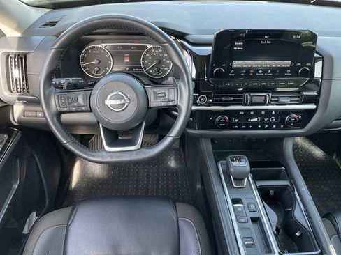Used 2023 Nissan Pathfinder SL FWD image 11