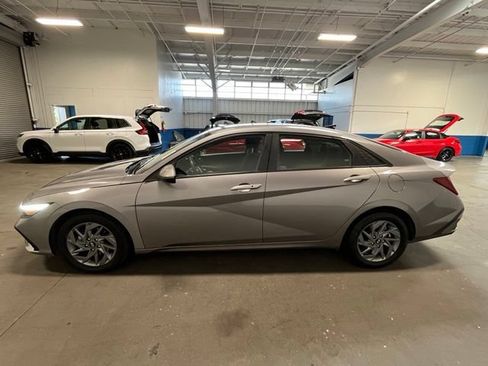 Used 2024 Hyundai Elantra SEL FWD image 6
