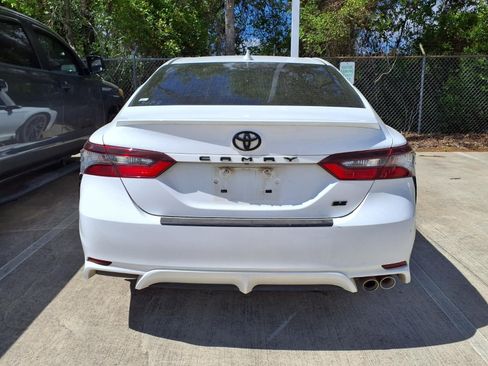 Certified 2022 Toyota Camry SE image 5