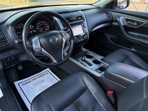 Used 2013 Nissan Altima 2.5 SL w/ Technology Pkg image 11