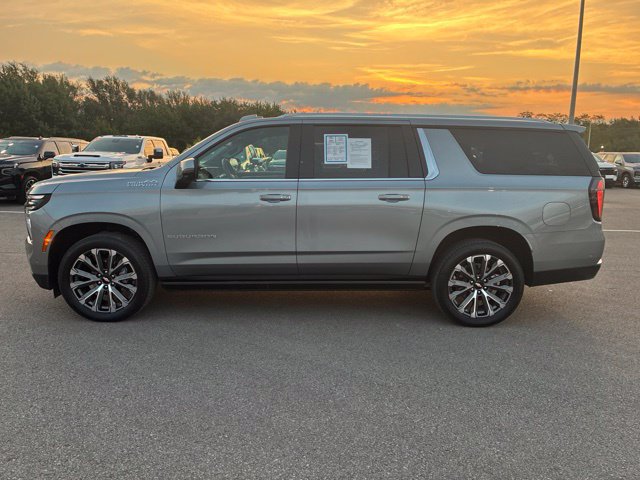 Used 2025 Chevrolet Suburban High Country AWD/4WD image 4