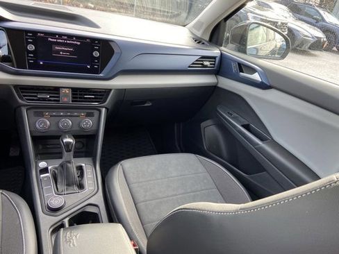 Used 2022 Volkswagen Taos SE image 16