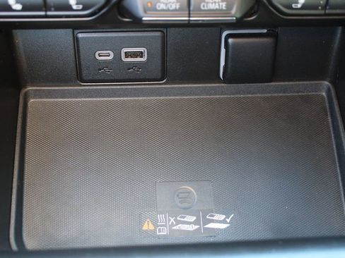 Used 2022 Chevrolet Suburban RST image 42