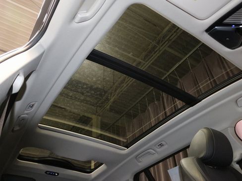 Used 2022 BMW X7 xDrive40i w/ Parking Assistance Package image 28