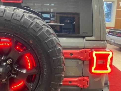 Used 2019 Jeep Wrangler Unlimited Sahara w/ Quick Order Package 24M Moab image 31