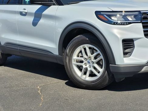 New 2026 Ford Explorer Active RWD image 2