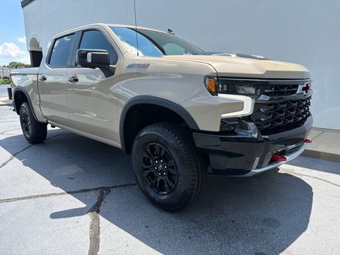 Used 2023 Chevrolet Silverado 1500 ZR2 w/ Technology Package AWD/4WD image 2